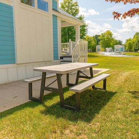 ホテル Sun Outdoors Petoskey Bay Harbor エクステリア 写真