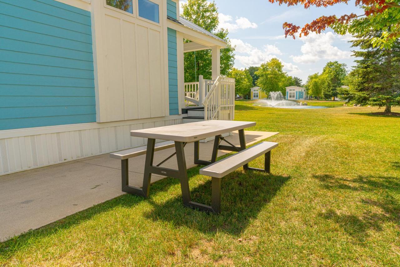 ホテル Sun Outdoors Petoskey Bay Harbor エクステリア 写真