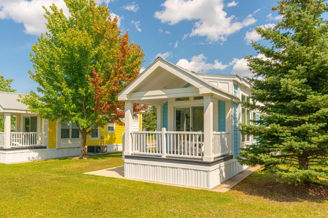 ホテル Sun Outdoors Petoskey Bay Harbor エクステリア 写真