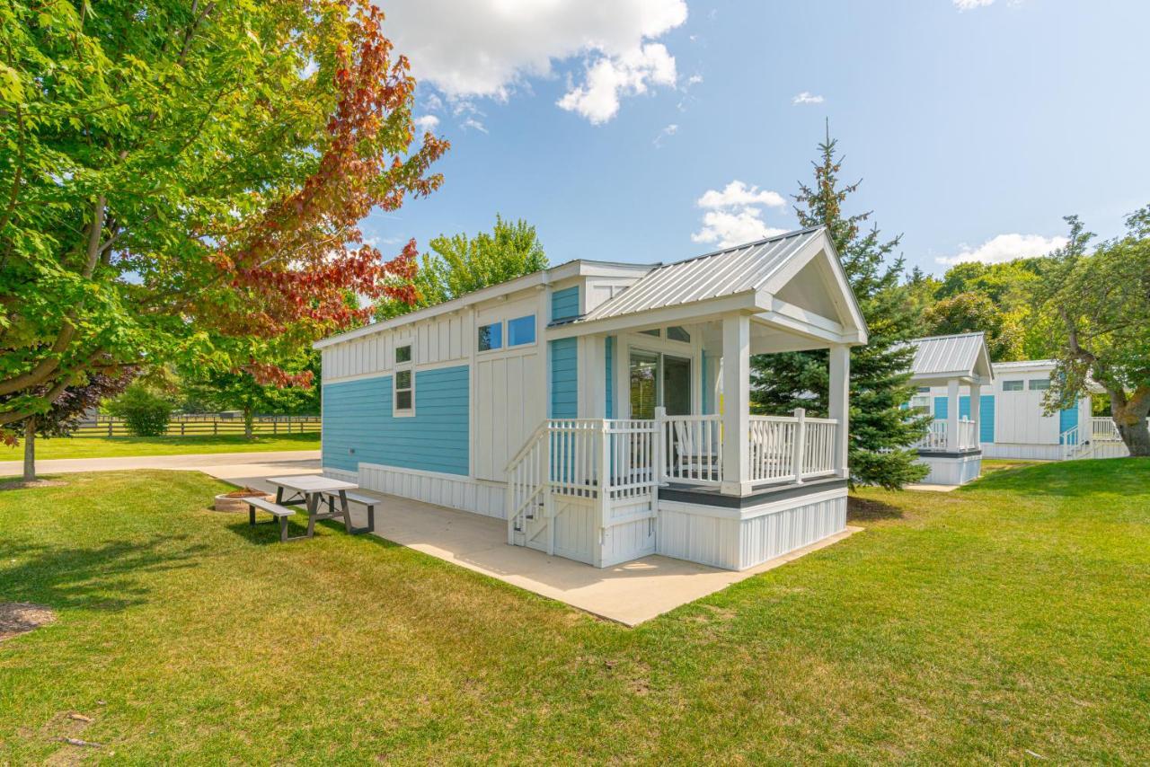 ホテル Sun Outdoors Petoskey Bay Harbor エクステリア 写真