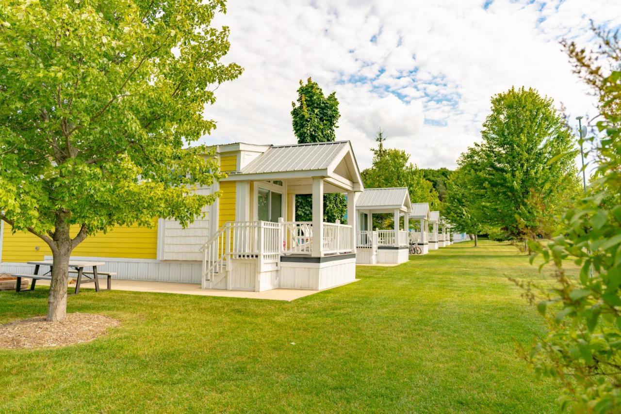 ホテル Sun Outdoors Petoskey Bay Harbor エクステリア 写真