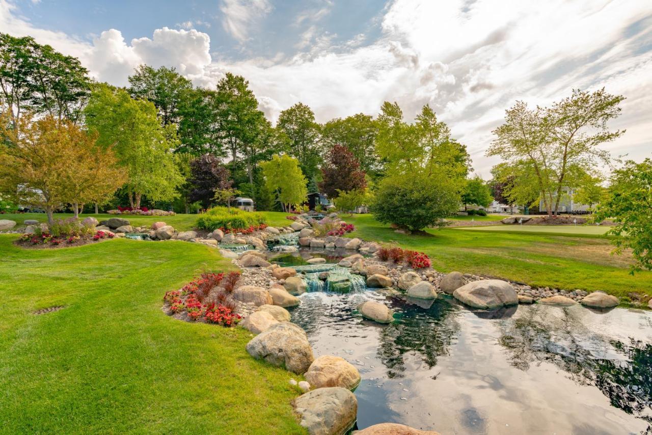 ホテル Sun Outdoors Petoskey Bay Harbor エクステリア 写真